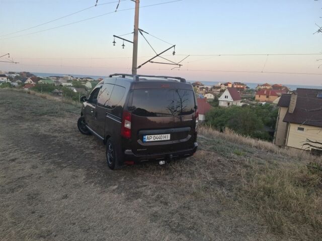 Коричневый Рено Dokker, объемом двигателя 1.5 л и пробегом 275 тыс. км за 8300 $, фото 2 на Automoto.ua