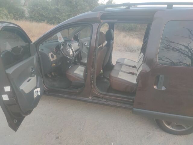 Коричневый Рено Dokker, объемом двигателя 1.5 л и пробегом 275 тыс. км за 8300 $, фото 7 на Automoto.ua