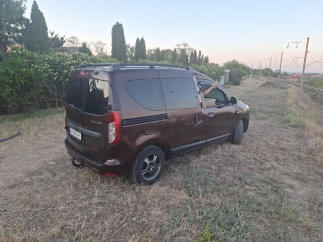 Коричневый Рено Dokker, объемом двигателя 1.5 л и пробегом 275 тыс. км за 8300 $, фото 3 на Automoto.ua