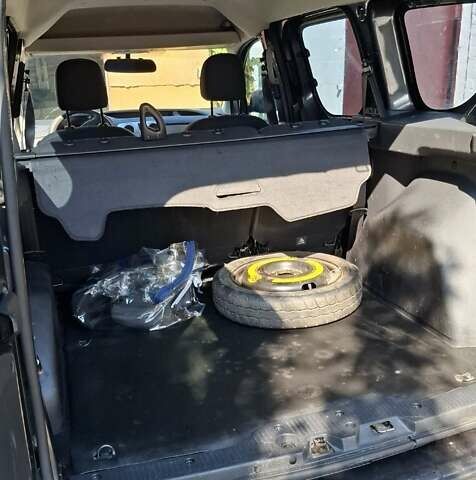 Сірий Рено Dokker, об'ємом двигуна 1.6 л та пробігом 178 тис. км за 7500 $, фото 8 на Automoto.ua