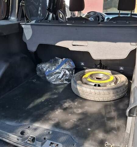 Сірий Рено Dokker, об'ємом двигуна 1.6 л та пробігом 178 тис. км за 7500 $, фото 7 на Automoto.ua