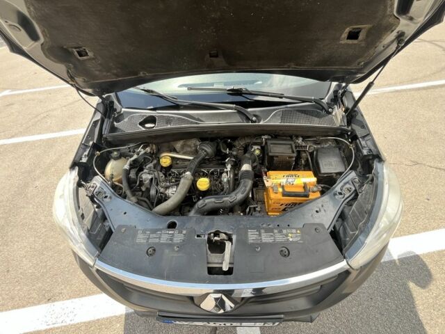 Серый Рено Dokker, объемом двигателя 1.5 л и пробегом 273 тыс. км за 7500 $, фото 5 на Automoto.ua