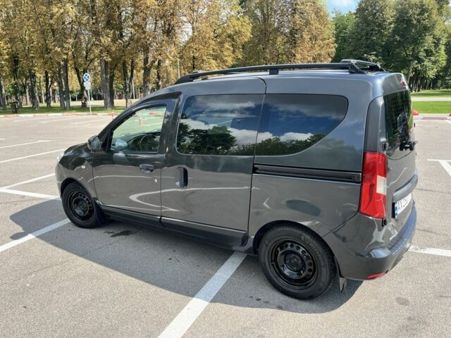 Серый Рено Dokker, объемом двигателя 1.5 л и пробегом 273 тыс. км за 7500 $, фото 2 на Automoto.ua