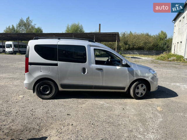 Сірий Рено Dokker, об'ємом двигуна 1.5 л та пробігом 260 тис. км за 6999 $, фото 5 на Automoto.ua