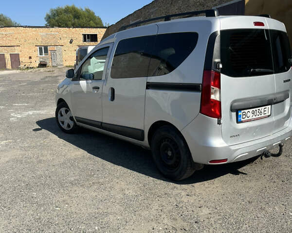 Сірий Рено Dokker, об'ємом двигуна 1.5 л та пробігом 260 тис. км за 6999 $, фото 4 на Automoto.ua