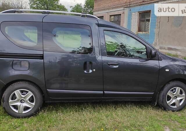 Рено Dokker 2017 в Верхнеднепровске на Automoto.ua Серый Рено Dokker, объемом двигателя 1.5 л и пробегом 102 тыс. км за 11000 $, фото 5 на Automoto.ua