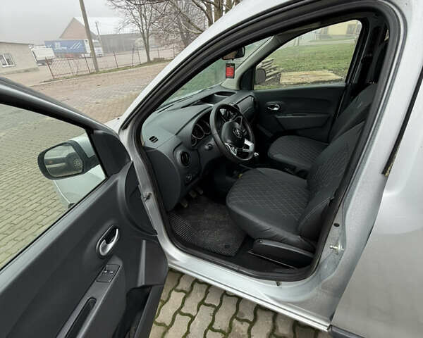 Серый Рено Dokker, объемом двигателя 1.5 л и пробегом 139 тыс. км за 9500 $, фото 9 на Automoto.ua