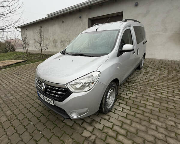Серый Рено Dokker, объемом двигателя 1.5 л и пробегом 139 тыс. км за 9500 $, фото 1 на Automoto.ua