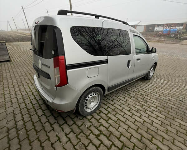 Серый Рено Dokker, объемом двигателя 1.5 л и пробегом 139 тыс. км за 9500 $, фото 3 на Automoto.ua