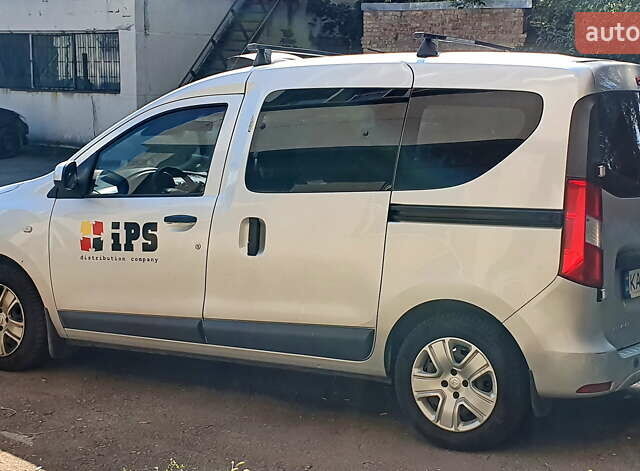 Серый Рено Dokker, объемом двигателя 1.5 л и пробегом 99 тыс. км за 10194 $, фото 4 на Automoto.ua