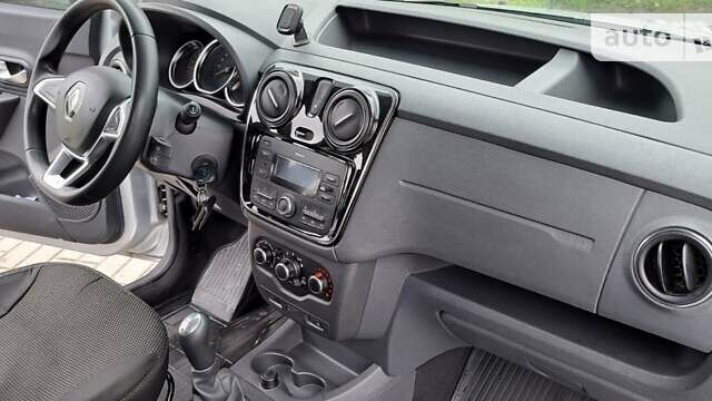 Сірий Рено Dokker, об'ємом двигуна 1.5 л та пробігом 40 тис. км за 12900 $, фото 29 на Automoto.ua
