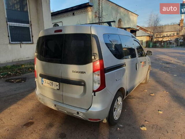Серый Рено Dokker, объемом двигателя 1.5 л и пробегом 99 тыс. км за 10194 $, фото 3 на Automoto.ua