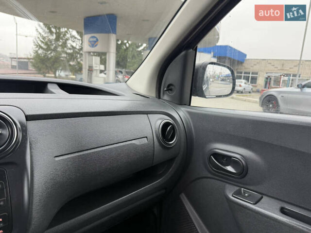 Серый Рено Dokker, объемом двигателя 1.5 л и пробегом 220 тыс. км за 7200 $, фото 23 на Automoto.ua