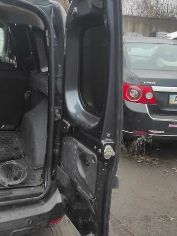 Сірий Рено Dokker, об'ємом двигуна 1.5 л та пробігом 267 тис. км за 4000 $, фото 6 на Automoto.ua