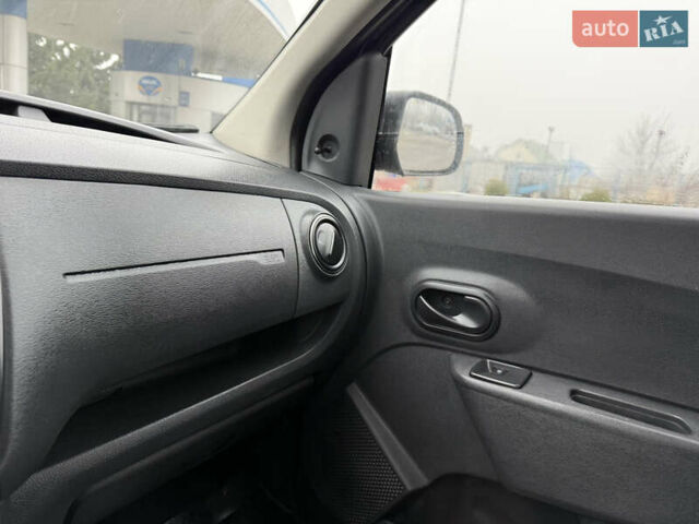 Серый Рено Dokker, объемом двигателя 1.5 л и пробегом 230 тыс. км за 7300 $, фото 19 на Automoto.ua