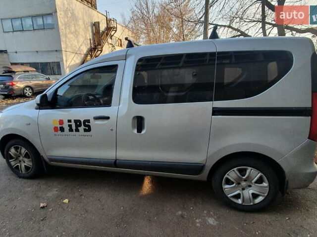 Серый Рено Dokker, объемом двигателя 1.5 л и пробегом 99 тыс. км за 10194 $, фото 2 на Automoto.ua