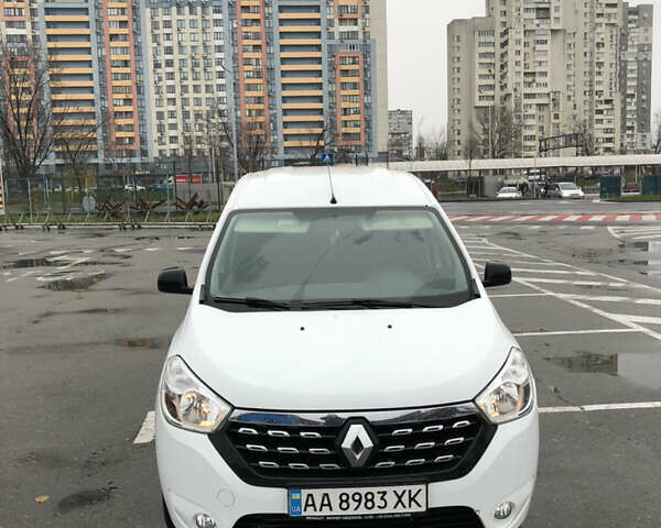 Серый Рено Dokker, объемом двигателя 1.6 л и пробегом 109 тыс. км за 10000 $, фото 1 на Automoto.ua