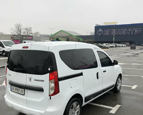 Серый Рено Dokker, объемом двигателя 1.6 л и пробегом 109 тыс. км за 10000 $, фото 3 на Automoto.ua