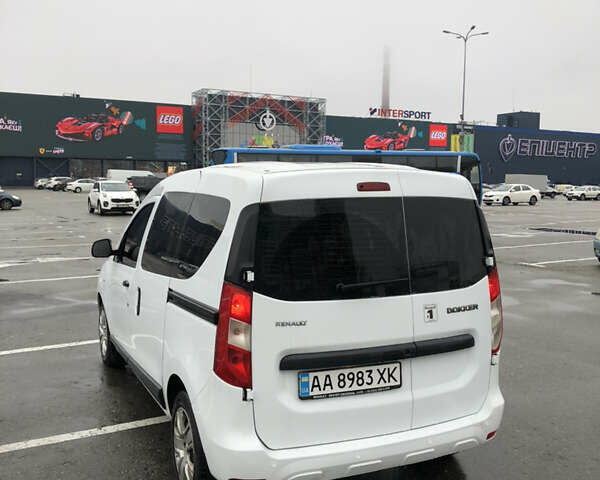 Серый Рено Dokker, объемом двигателя 1.6 л и пробегом 109 тыс. км за 10000 $, фото 4 на Automoto.ua