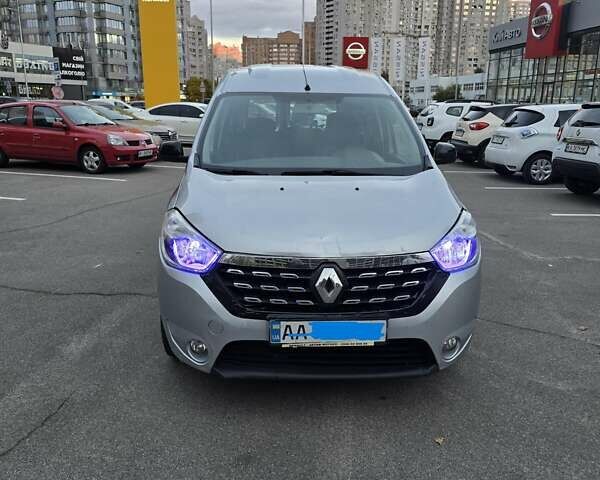 Серый Рено Dokker, объемом двигателя 1.6 л и пробегом 149 тыс. км за 9700 $, фото 1 на Automoto.ua