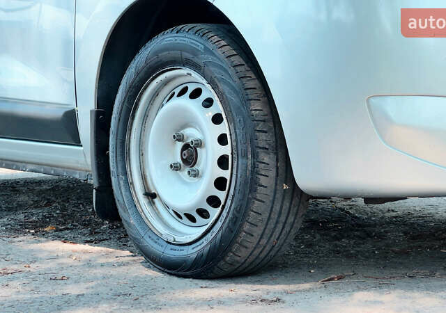 Серый Рено Dokker, объемом двигателя 1.5 л и пробегом 268 тыс. км за 9900 $, фото 5 на Automoto.ua