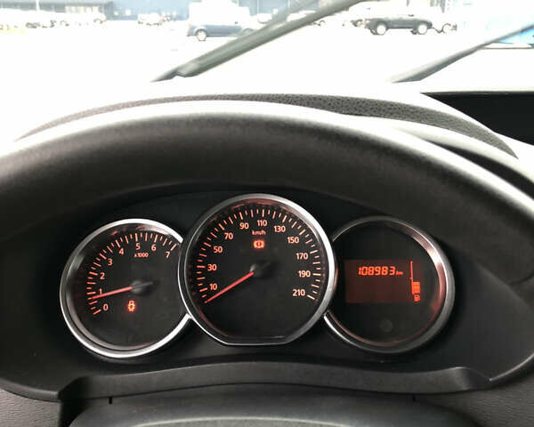 Серый Рено Dokker, объемом двигателя 1.6 л и пробегом 109 тыс. км за 10000 $, фото 7 на Automoto.ua