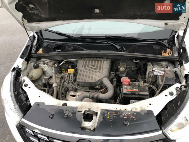 Серый Рено Dokker, объемом двигателя 1.6 л и пробегом 109 тыс. км за 10000 $, фото 8 на Automoto.ua