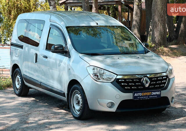 Серый Рено Dokker, объемом двигателя 1.5 л и пробегом 268 тыс. км за 9900 $, фото 1 на Automoto.ua