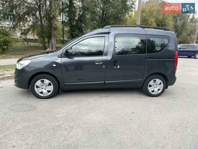 Сірий Рено Dokker, об'ємом двигуна 1.5 л та пробігом 85 тис. км за 13500 $, фото 1 на Automoto.ua