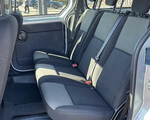Серый Рено Dokker, объемом двигателя 0 л и пробегом 17 тыс. км за 15500 $, фото 9 на Automoto.ua