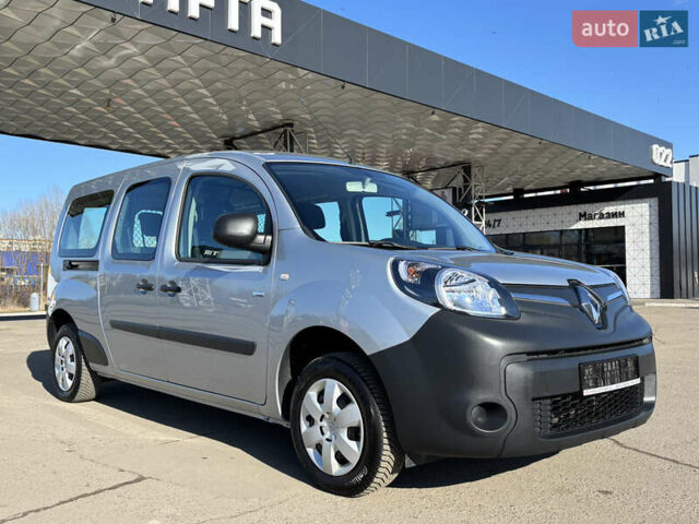 Серый Рено Dokker, объемом двигателя 0 л и пробегом 17 тыс. км за 15500 $, фото 1 на Automoto.ua