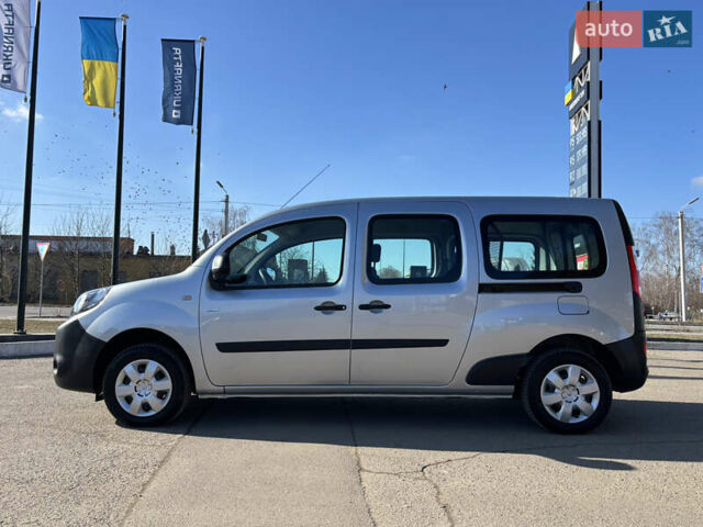 Серый Рено Dokker, объемом двигателя 0 л и пробегом 17 тыс. км за 15500 $, фото 4 на Automoto.ua