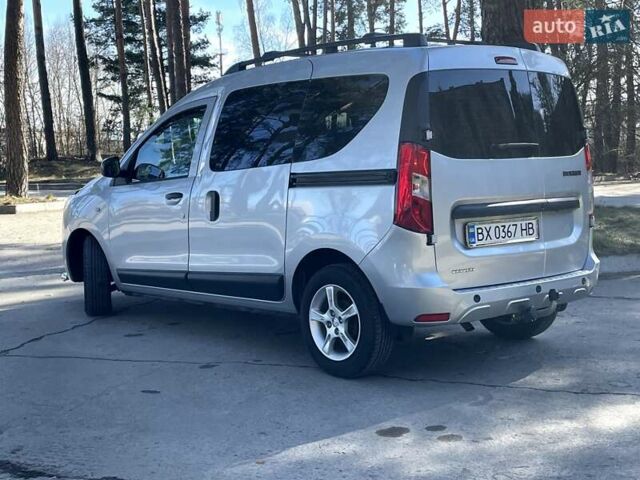 Серый Рено Dokker, объемом двигателя 1.46 л и пробегом 50 тыс. км за 14800 $, фото 4 на Automoto.ua