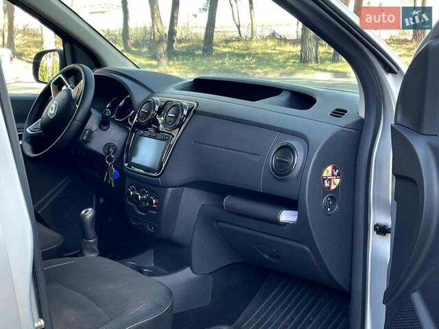 Серый Рено Dokker, объемом двигателя 1.46 л и пробегом 50 тыс. км за 14800 $, фото 10 на Automoto.ua