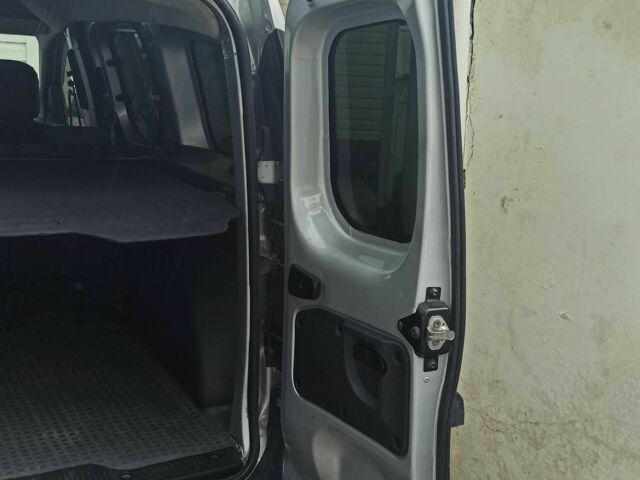 Серый Рено Dokker, объемом двигателя 1.5 л и пробегом 130 тыс. км за 8800 $, фото 9 на Automoto.ua