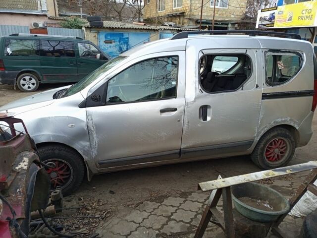 Серый Рено Dokker, объемом двигателя 1.5 л и пробегом 200 тыс. км за 4000 $, фото 1 на Automoto.ua