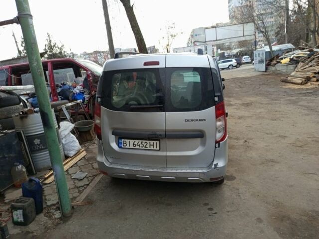 Серый Рено Dokker, объемом двигателя 1.5 л и пробегом 200 тыс. км за 4000 $, фото 2 на Automoto.ua