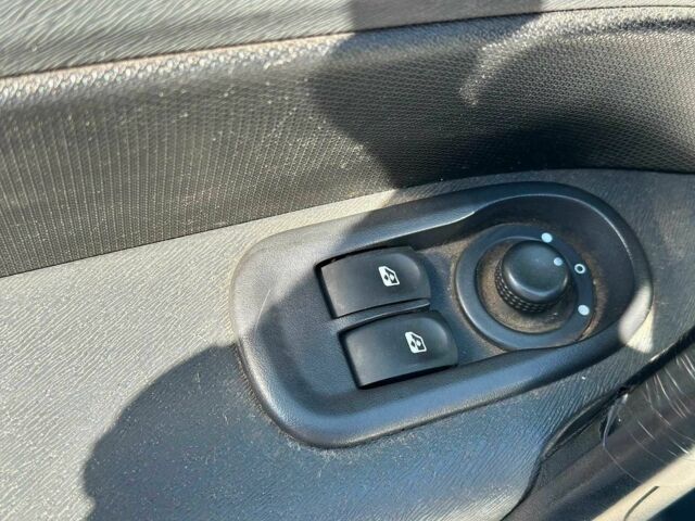 Белый Рено Другая, объемом двигателя 1.5 л и пробегом 247 тыс. км за 5840 $, фото 14 на Automoto.ua