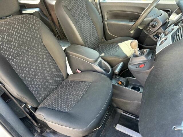 Белый Рено Другая, объемом двигателя 1.5 л и пробегом 247 тыс. км за 5840 $, фото 9 на Automoto.ua