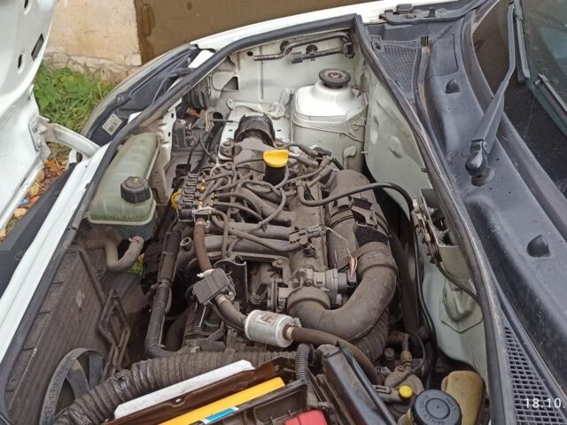 Белый Рено Другая, объемом двигателя 1.2 л и пробегом 238 тыс. км за 3700 $, фото 9 на Automoto.ua