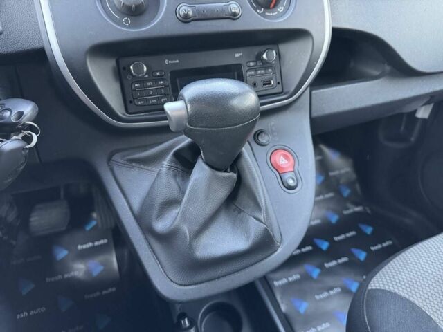 Білий Рено Інша, об'ємом двигуна 2.45 л та пробігом 27 тис. км за 11999 $, фото 21 на Automoto.ua