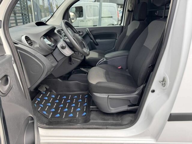 Білий Рено Інша, об'ємом двигуна 2.45 л та пробігом 83 тис. км за 10900 $, фото 18 на Automoto.ua