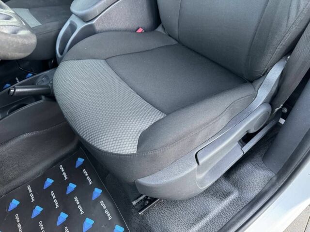 Білий Рено Інша, об'ємом двигуна 2.45 л та пробігом 27 тис. км за 11999 $, фото 18 на Automoto.ua