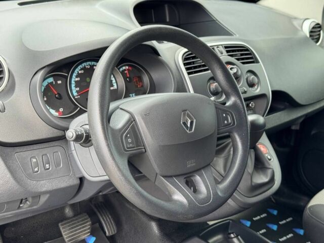 Білий Рено Інша, об'ємом двигуна 2.45 л та пробігом 83 тис. км за 10900 $, фото 16 на Automoto.ua