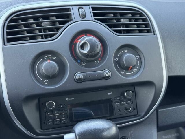 Білий Рено Інша, об'ємом двигуна 2.45 л та пробігом 27 тис. км за 11999 $, фото 20 на Automoto.ua