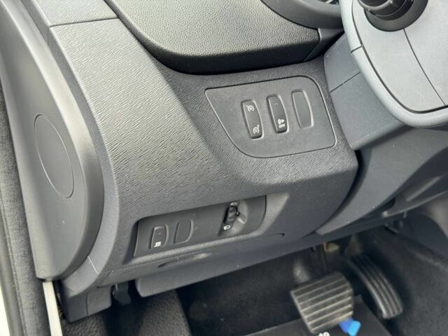 Білий Рено Інша, об'ємом двигуна 2.45 л та пробігом 83 тис. км за 10900 $, фото 15 на Automoto.ua