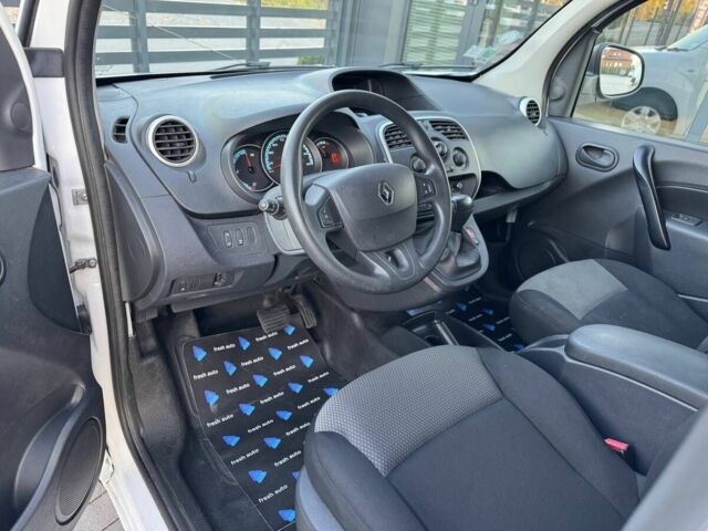 Білий Рено Інша, об'ємом двигуна 2.45 л та пробігом 27 тис. км за 11999 $, фото 3 на Automoto.ua