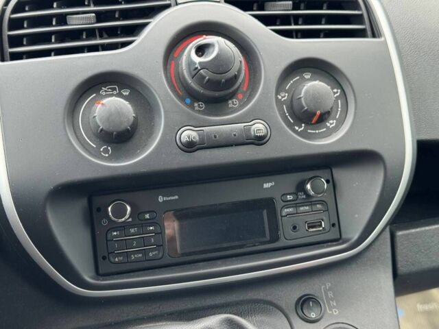 Білий Рено Інша, об'ємом двигуна 2.45 л та пробігом 83 тис. км за 10900 $, фото 19 на Automoto.ua