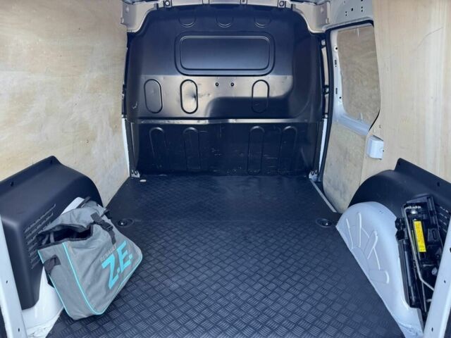 Білий Рено Інша, об'ємом двигуна 2.45 л та пробігом 39 тис. км за 9900 $, фото 4 на Automoto.ua