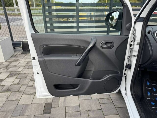 Білий Рено Інша, об'ємом двигуна 2.45 л та пробігом 83 тис. км за 10900 $, фото 13 на Automoto.ua